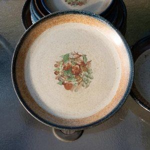 Monroe Salt Works Green Grapes, Peachers and Blackberres Large Dinner Plate No2